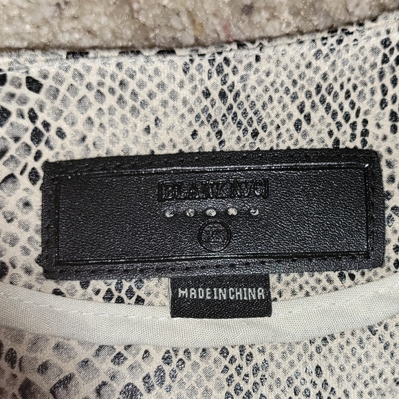 Blank NYC Snakeskin Faux Suede Open Front Blazer Jacket size XS - Picture 3 of 7